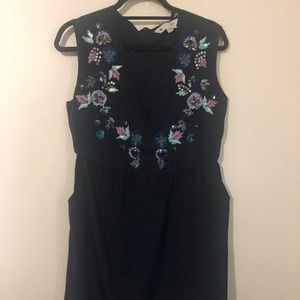 Navy blue dress with pockets and embroidery